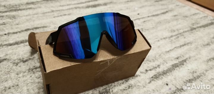 Очки солнцезащитные