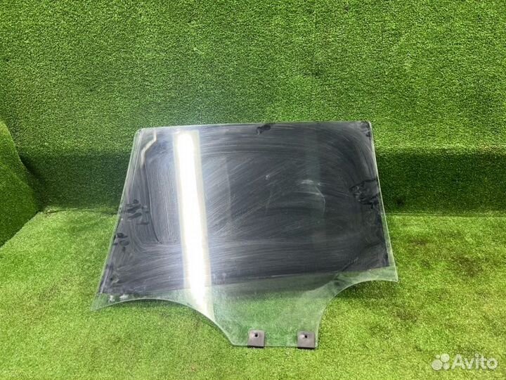 Стекло двери заднее правое Renault Sandero хэтчбек