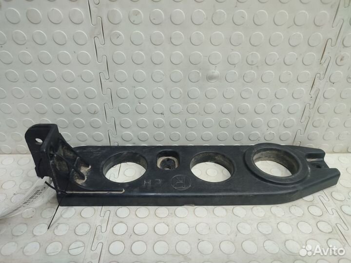 Кронштейн радиатора левый Hyundai Santa Fe 4 TM