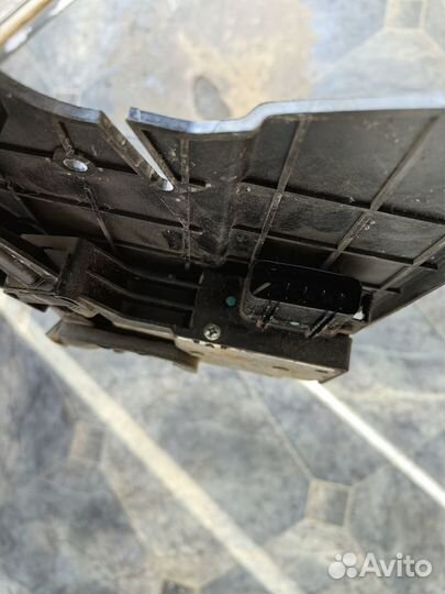 Замок двери передней левой Fusion