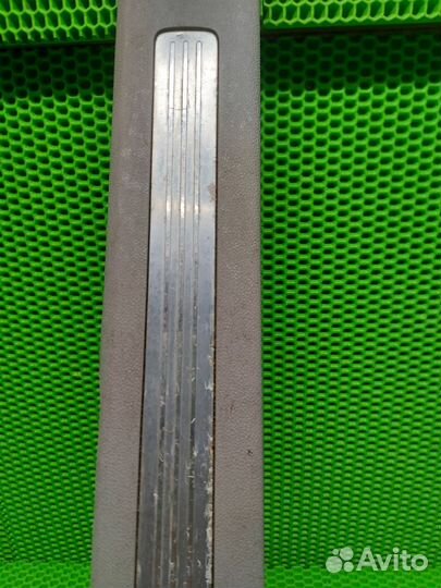 Накладка порога передняя правая Chevrolet Tahoe