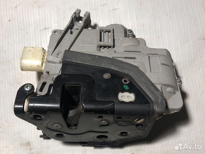 Замок двери передней правой VAG 3C1 837 016A