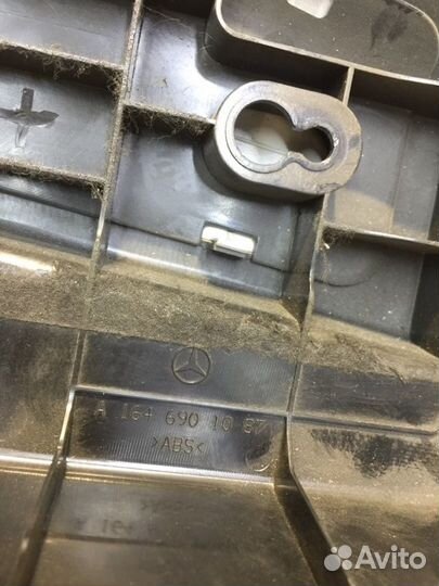 Накладка замка багажника Mercedes-Benz Gl X164