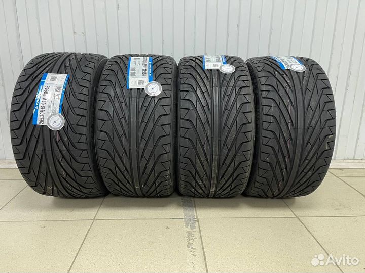 Triangle TR968 245/35 R20 91V