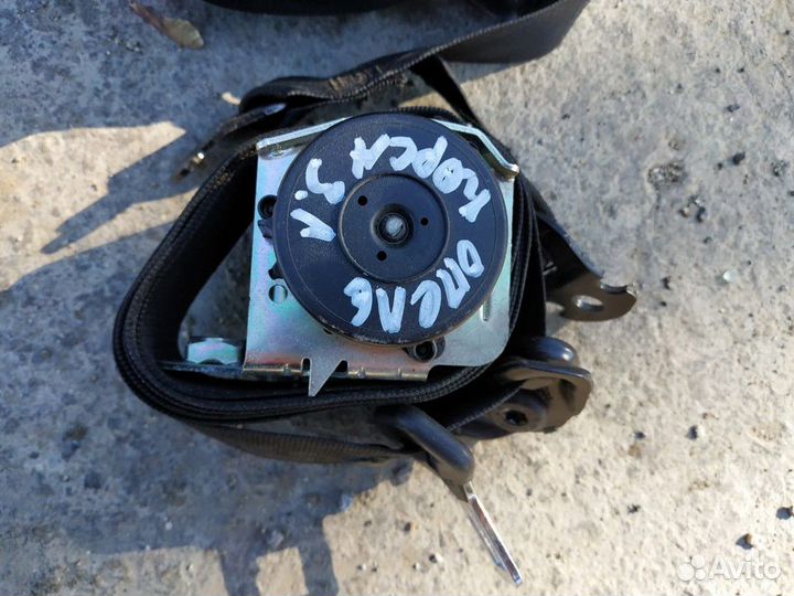 Ремень безопасности задний боковой Opel Corsa D