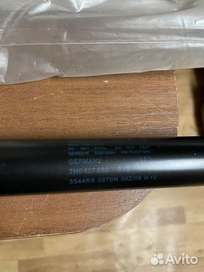 Амортизатор багажника Volkswagen Transporter T5