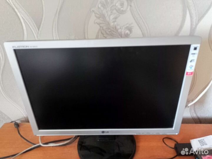 Монитор LG flatron e 1942