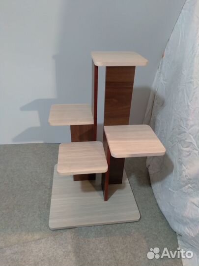 Подставка под цветы напольная