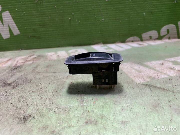 Кнопка стеклоподъемника Toyota Avensis AT220 4A-FE