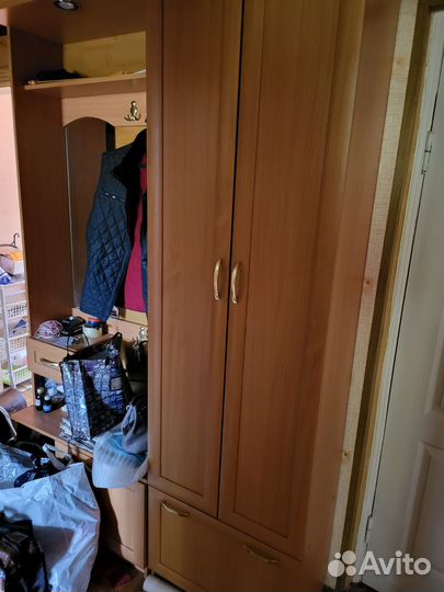 Прихожая со шкафом