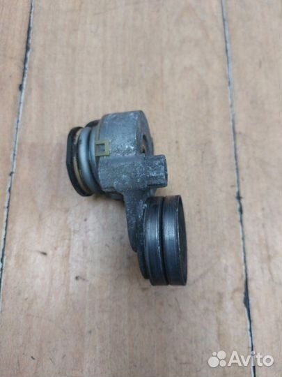 Натяжной ролик приводного ремня Opel Zafira B