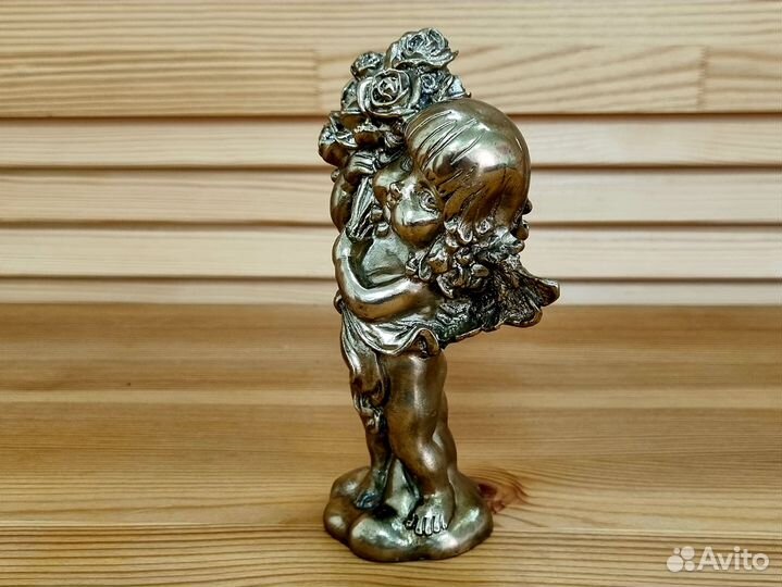 Статуэтка бронзовая «Ангелочек с букетом цветов»
