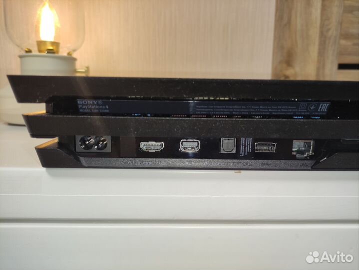 Sony PS4 Pro 1Tb 3 ревизия. 2 геймпада