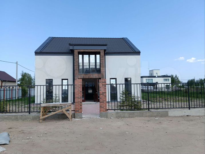 Коттедж 211 м² на участке 12 сот.