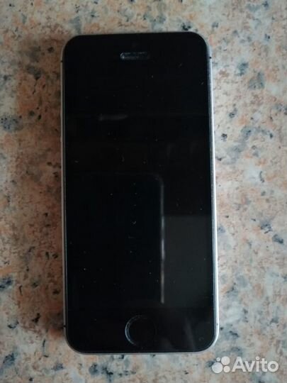 Телефон iPhone SE 32 GB