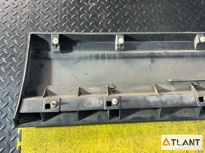 Накладка 5-й двери передний левый mitsubishi pajer