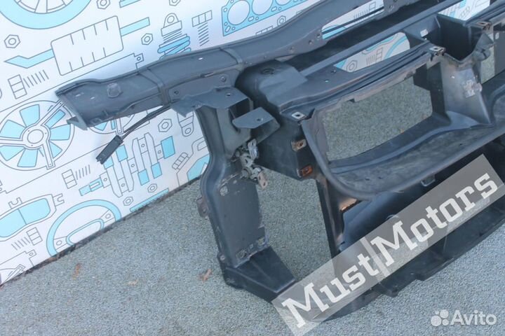 Телевизор BMW e90 суппорт радиаторов