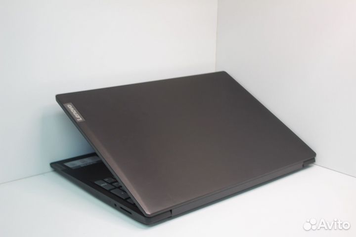 Современный ноутбук Lenovo для работы или учёбы