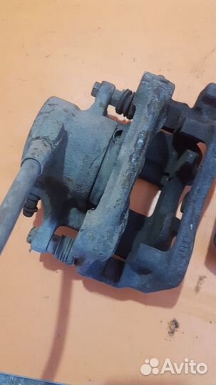 Суппорт тормозной передний на Mercedes W202