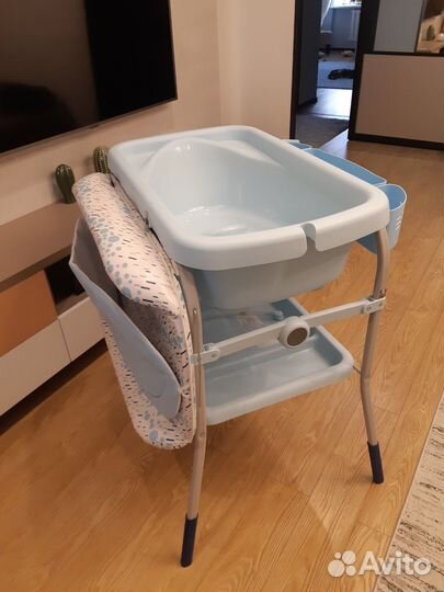 Пеленальный столик с ванночкой Chicco