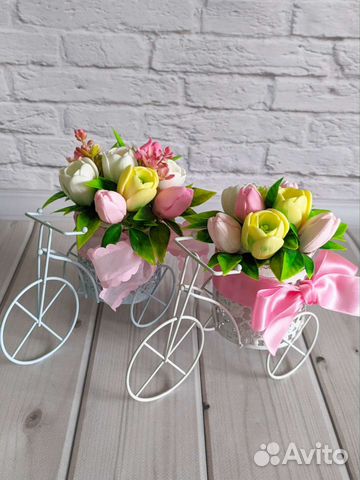 Композиция тюльпаны из мыла в кашпо велосипед