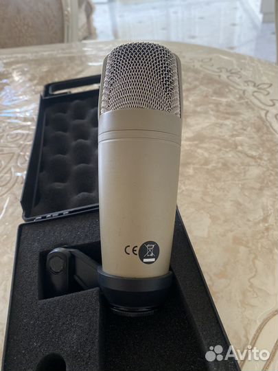 Студийный микрофон и звуковая карта