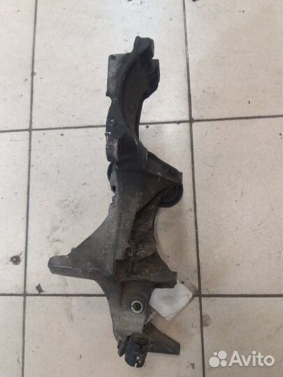 Кронштейн вспомогательных агрегатов Renault Symbol