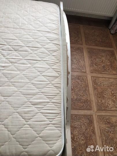 Кровать с зеркалом