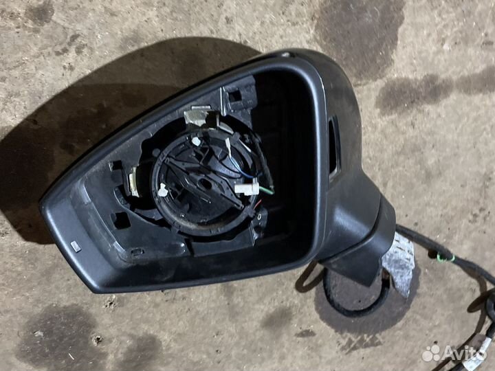 Левое зеркало Volkswagen Touareg 3
