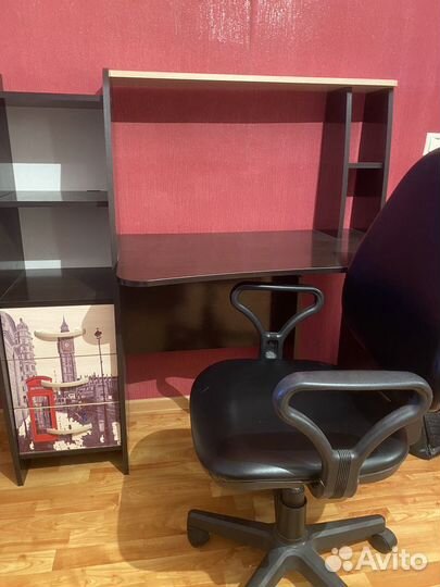 Компьютерный стол и стул