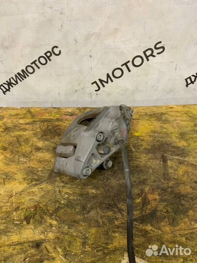 Суппорт передний левый Volvo V70 Вольво V70