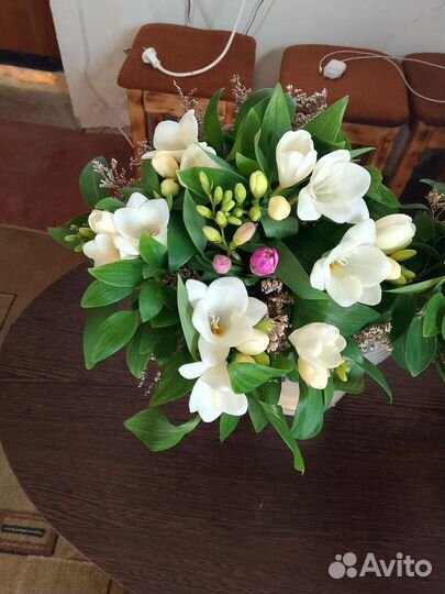 Букеты из альстримери и Фрезии