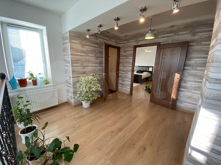 Дом 299 м² на участке 5 сот.