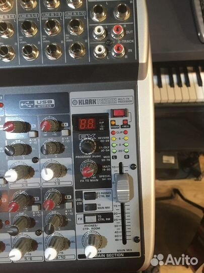 Микшерный пульт Behringer QX1002USB