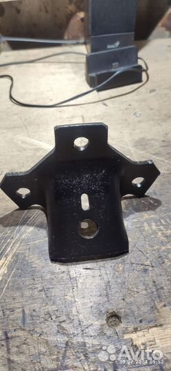 Кранштейн двигателя змз 402