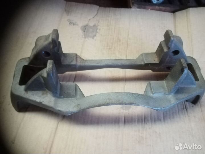 Скоба суппорта