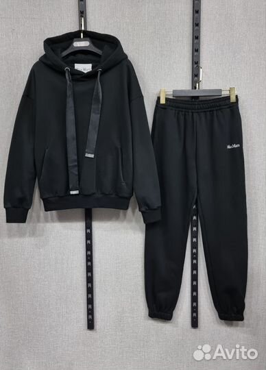 Утепленный женский костюм Max Mara