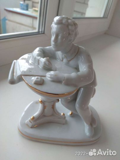 Статуэтка юный Пушкин