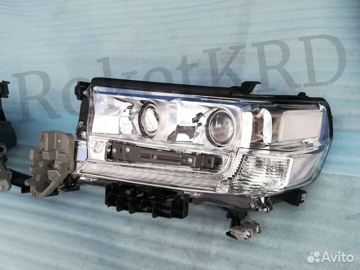 Фары Toyota Land Cruiser 200 15-2020 Штатные