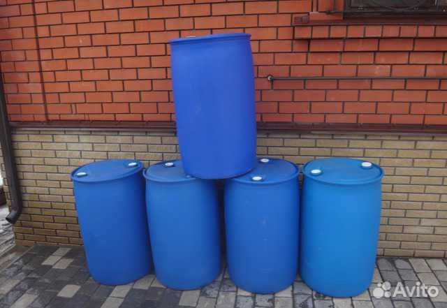 Пластиковая и железная бочка 220 литров, канистры