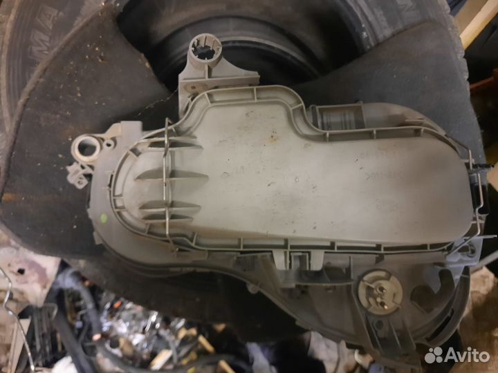 Фара на автомобиль