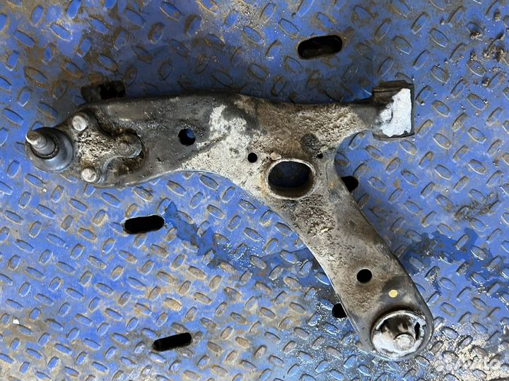 Рычаг передний Toyota Verso левый руль