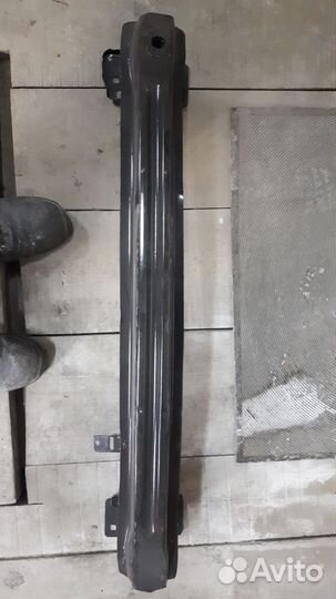 Усилитель бампера передний на volkswagen polo