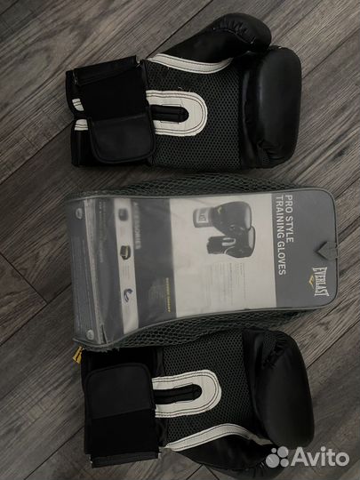 Боксерские перчатки