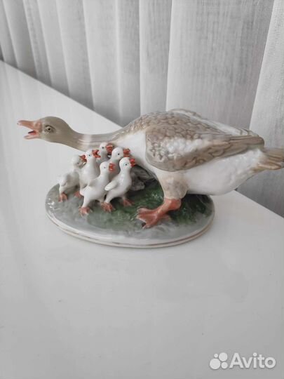 Фарфоровая статуэтка 