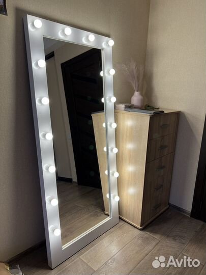 Зеркало с подсветкой напольное