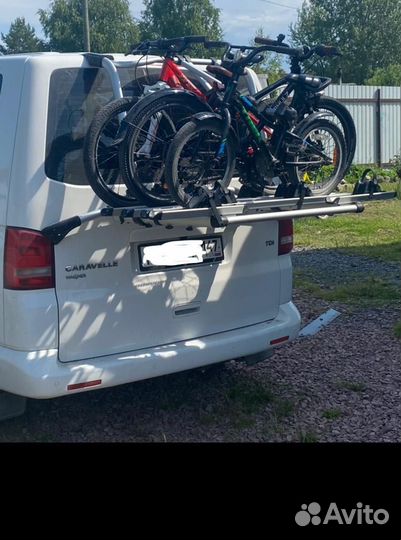 Водитель на своём микроавтобусе