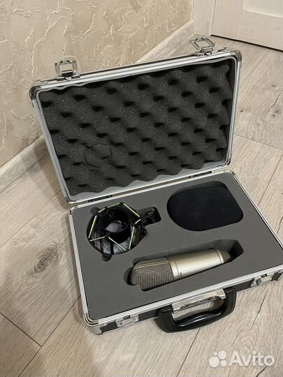 Студийный микрофон behringer B1