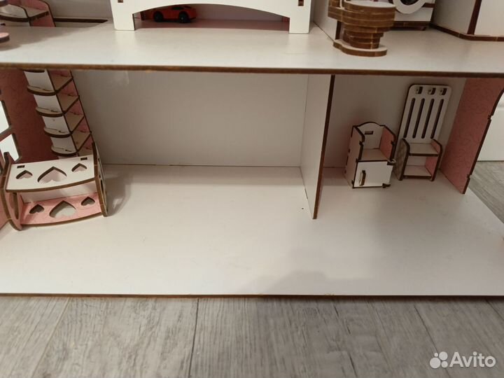 Большой кукольный домик деревянный, с мебелью