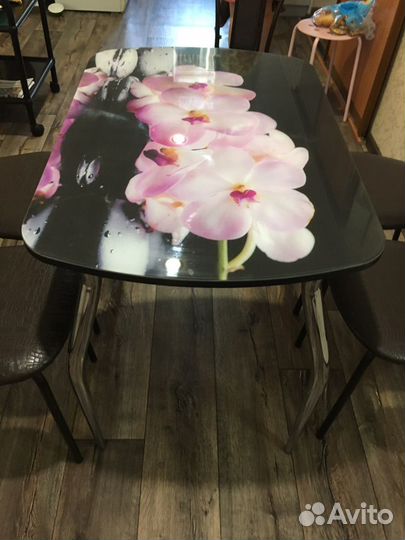 Кухонный стол